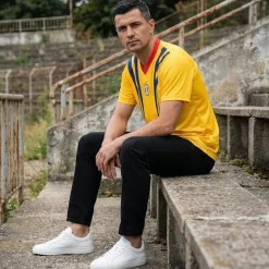 JELEX Equipaciones|Tienda Para Aficionados^Rumania "Retro History" Hombre Camiseta